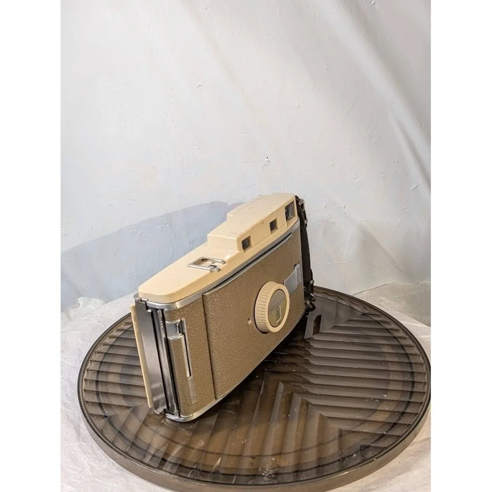 Vintage Polaroid Land Camera Model 800 Folding Instant Camera Tan Brown‎ Retro